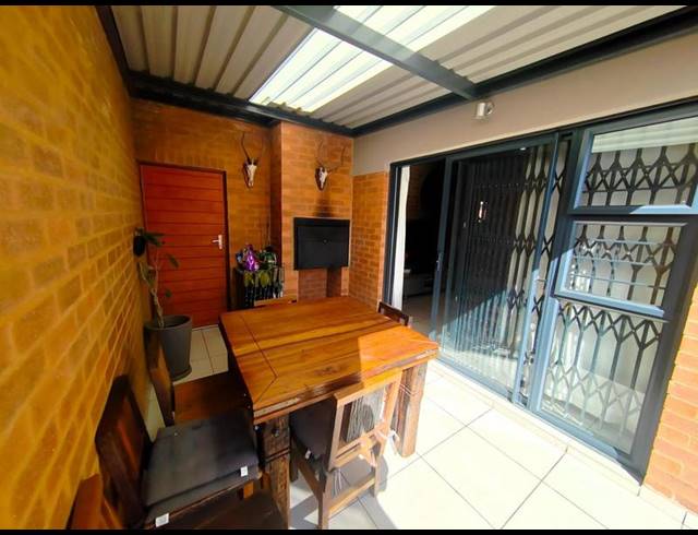 2 BEDROOM TOWNHOUSE FOR SALE IN MONTANA